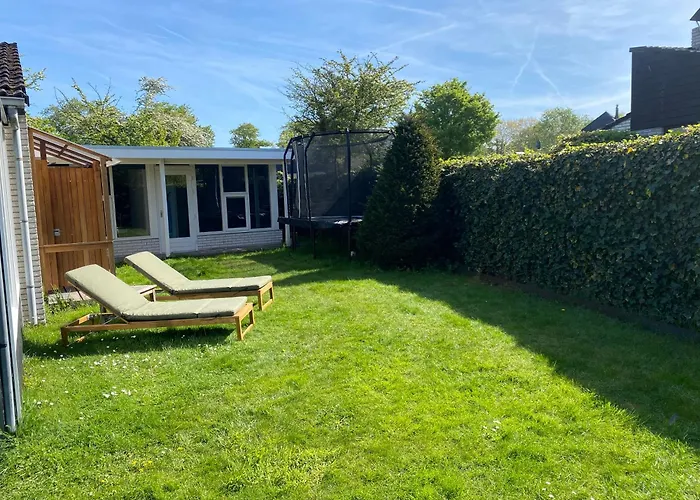 Bungalow Near Beach With Large Private Garden, Not For Companies